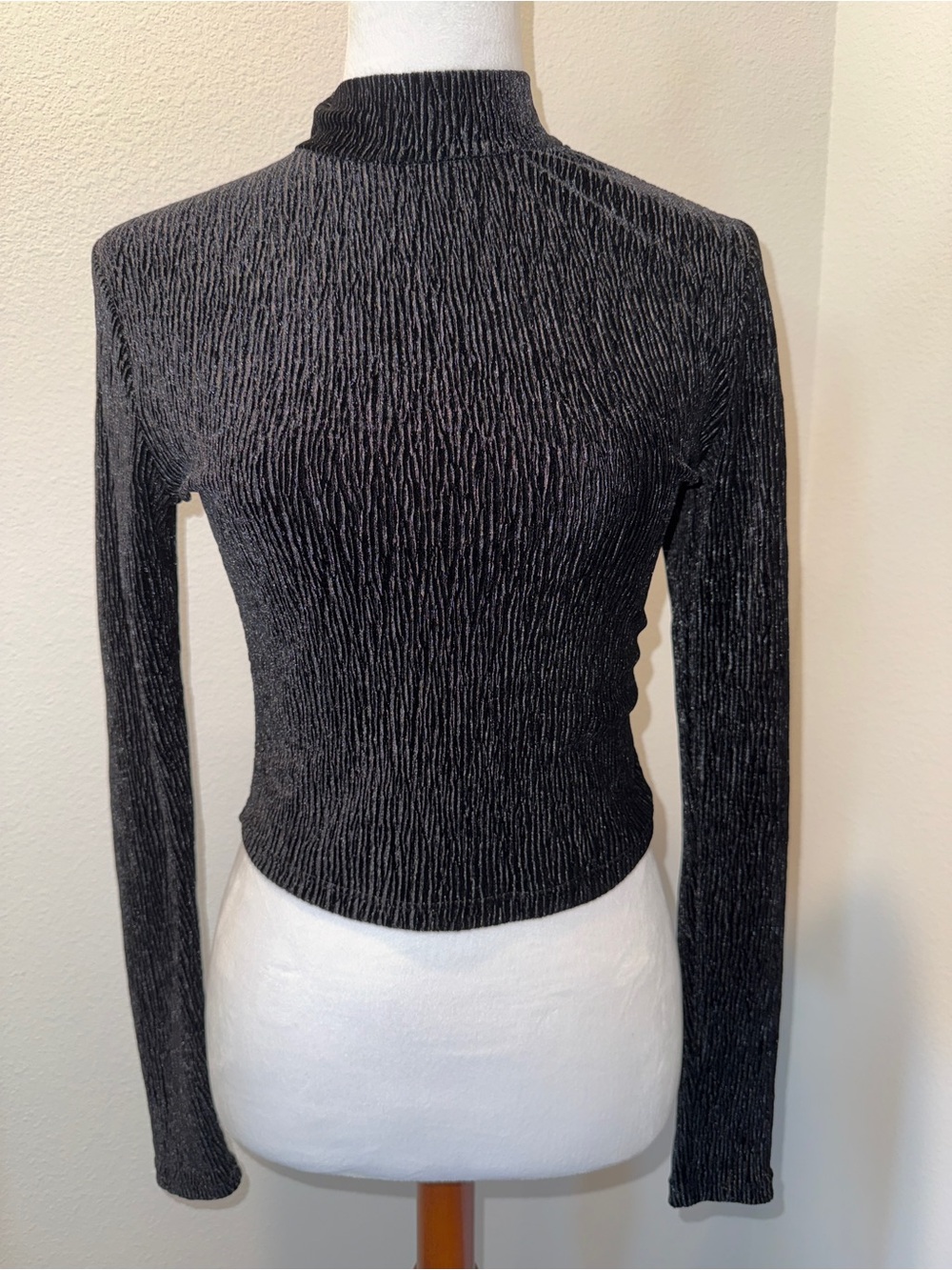 Textured Black Long-Sleeve Open-Back Crop Top